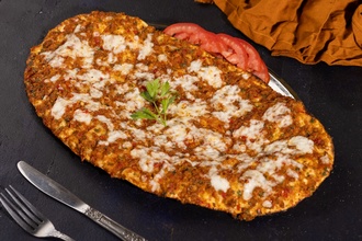 Kaşarlı Lahmacun görseli