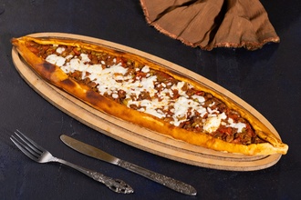 Kuşbaşılı Kaşarlı Pide görseli