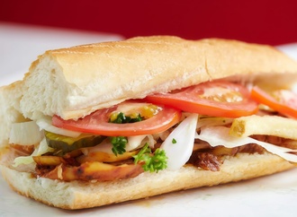 Yarım Ekmek Arası Kaşarlı Tavuk Döner görseli