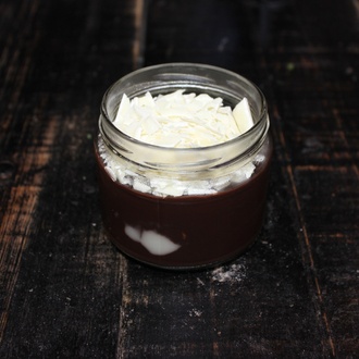 Beyaz Çikolata Parçacıklı Profiterol görseli