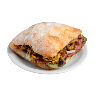 Karabiberli Füme Roast Beef, Mantar, Karamelize Soğan Ve Parmesanlı Ciabatta görseli